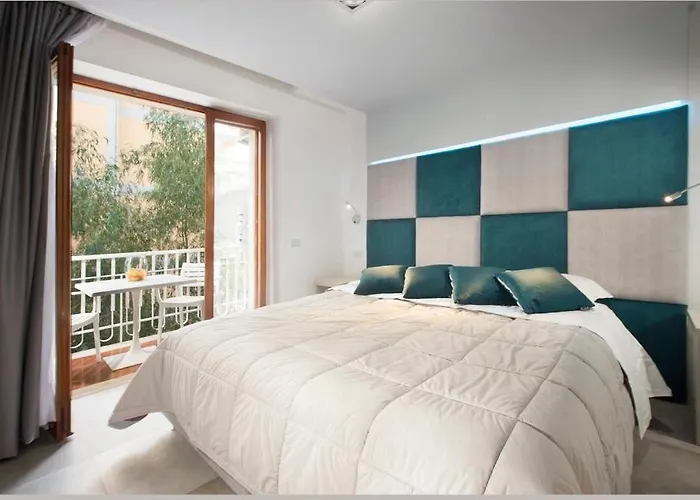 Orange - De Vivo Realty 4*