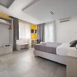 Orange - De Vivo Realty 4*