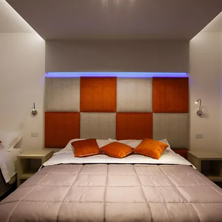 Гостьовий будинок Orange - De Vivo Realty