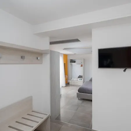 De Vivo Realty - Orange Suites Sorrento 4*