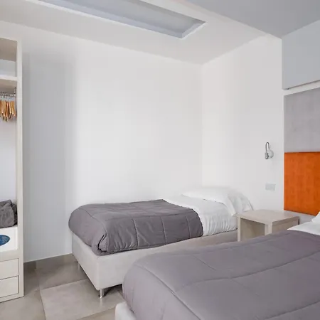 De Vivo Realty - Orange Suites Sorrento 4*