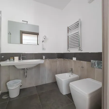 De Vivo Realty - Orange Suites Sorrento 4*