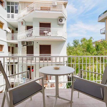De Vivo Realty - Orange Suites Sorrento 4*