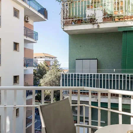 Orange - De Vivo Realty 4*