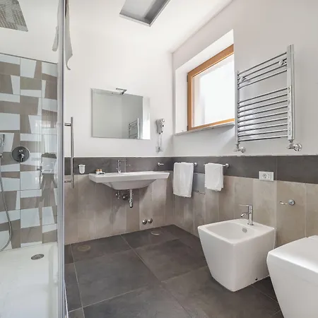 Orange - De Vivo Realty Pensión 4*