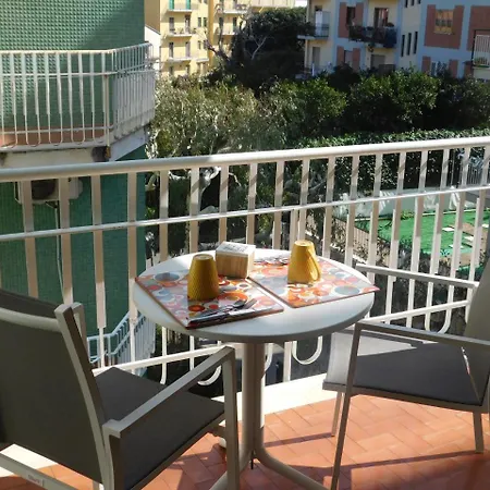 Orange - De Vivo Realty 4*