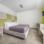 Orange - De Vivo Realty Σορέντο