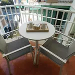 Orange - De Vivo Realty Πανσιόν