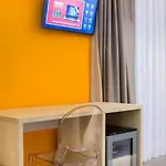 Orange - De Vivo Realty Πανσιόν Σορέντο
