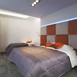 Orange - De Vivo Realty 4*